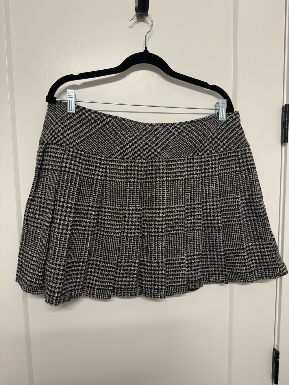 Pleated Plaid Mini Skirt - Black & White